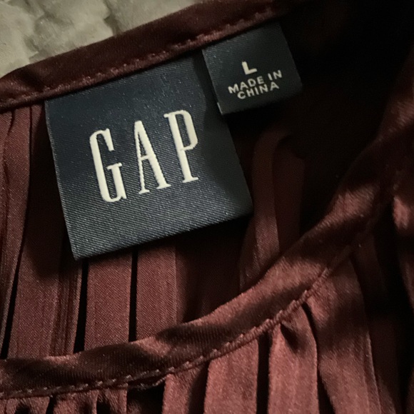 GAP Rich Plum Pleated Sleeveless Blouse - Picture 3 of 4